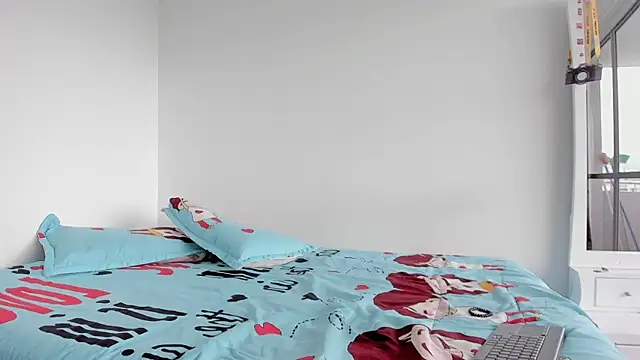 Laurensmith9 online show from 02-11-26, 01:00