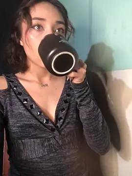 NickiYoung online show from 01-19-25, 06:53