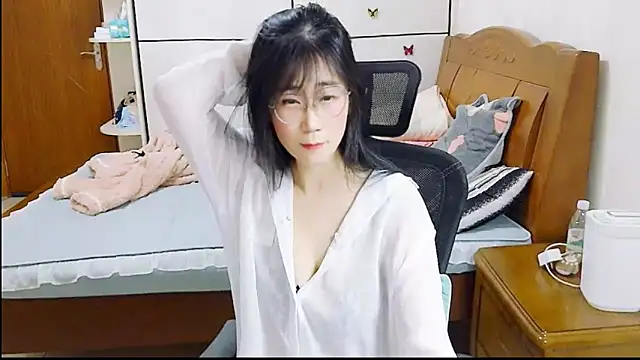 Strawberry baby online show from 11-20-25, 02:29