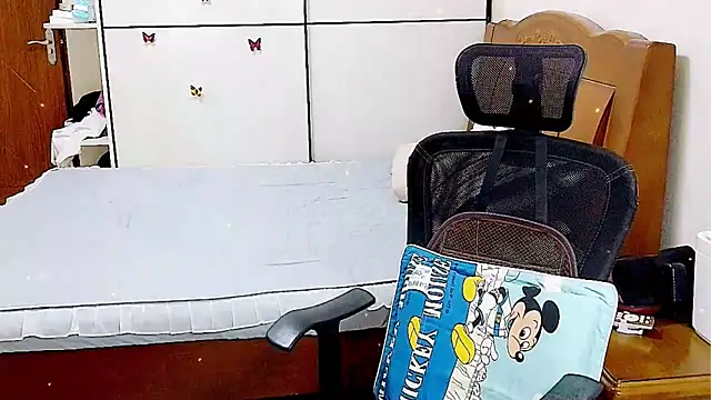 Snapshot of Strawberry_baby chatting on 09-26-25, 06:53 Strawberry baby online show from 09-26-25, 06:53