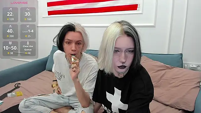 Snapshot of VeryRare_TwinS chatting on 06-18-26, 07:41 VeryRare TwinS online show from 06-18-26, 07:41
