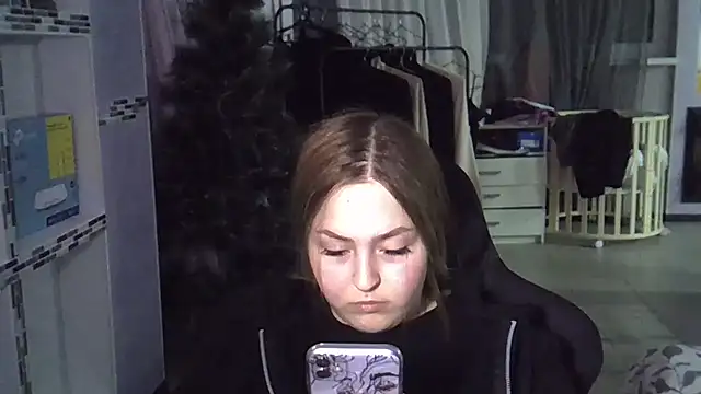 Snapshot of Emilie_Kitty chatting on 01-05-25, 03:55 Emilie Kitty online show from 01-05-25, 03:55