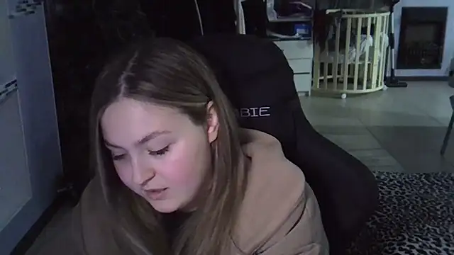 Snapshot of Emilie_Kitty chatting on 01-12-25, 06:05 Emilie Kitty online show from 01-12-25, 06:05