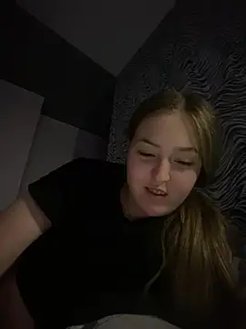 Snapshot of Emilie_Kitty chatting on 01-07-25, 05:31 Emilie Kitty online show from 01-07-25, 05:31