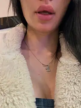 Snapshot of Maddy_Jones chatting on 12-05-25, 09:23 Maddy Jones online show from 12-05-25, 09:23