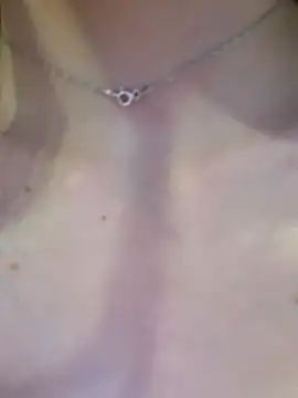 Snapshot of Maddy_Jones chatting on 09-27-25, 01:01 Maddy Jones online show from 09-27-25, 01:01