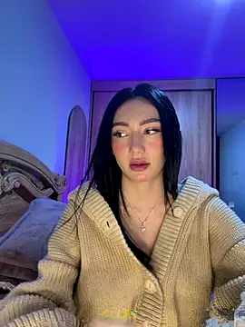 Snapshot of Maddy_Jones chatting on 12-15-25, 01:22 Maddy Jones online show from 12-15-25, 01:22