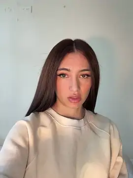 Snapshot of Maddy_Jones chatting on 03-04-25, 04:09 Maddy Jones online show from 03-04-25, 04:09