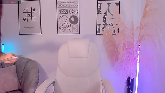 NiiaEvanss online show from 11-05-25, 01:14