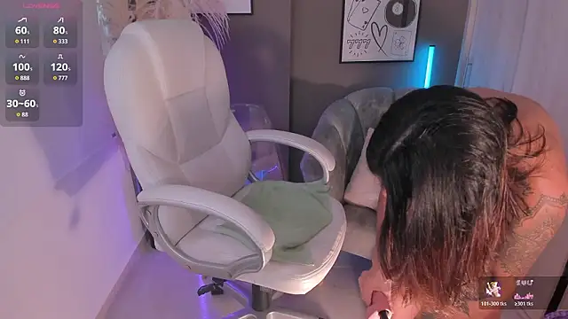 Snapshot of NiiaEvanss chatting on 02-12-26, 06:29 NiiaEvanss online show from 02-12-26, 06:29