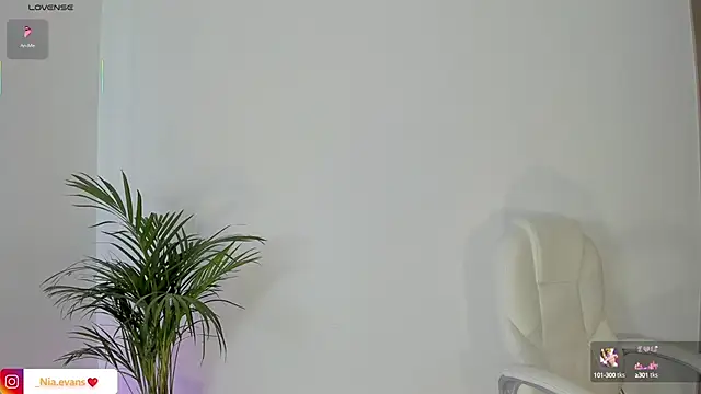 Snapshot of NiiaEvanss chatting on 03-03-25, 04:36 NiiaEvanss online show from 03-03-25, 04:36