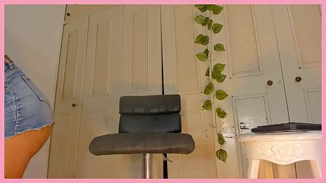 Kenny Town online show from 09-29-25, 05:47