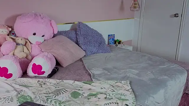 Charlotte  Miller online show from 11-17-25, 12:20