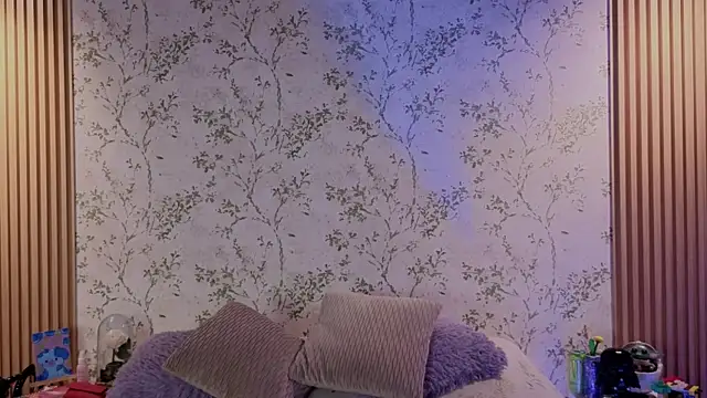 Snapshot of Charlotte__Miller chatting on 07-08-26, 11:33 Charlotte Miller online show from 07-08-26, 11:33