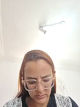 AliceRuivinha2 online show from 07-05-26, 02:35