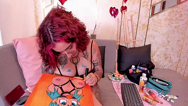 Snapshot of catalehia_moonlight chatting on 02-14-25, 06:29 catalehia moonlight online show from 02-14-25, 06:29