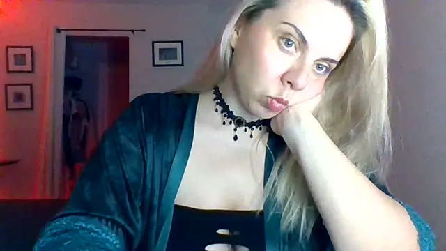HappyIva online show from 09-16-25, 04:24