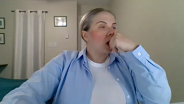 HappyIva online show from 10-26-25, 10:43