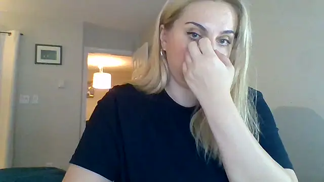 HappyIva online show from 10-18-25, 06:21