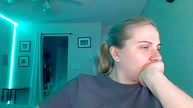 HappyIva online show from 11-12-25, 01:21