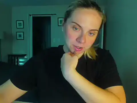HappyIva online show from 09-24-25, 04:02
