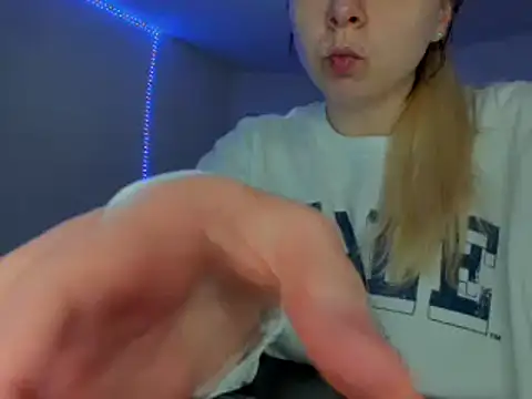 HappyIva online show from 03-04-25, 03:44