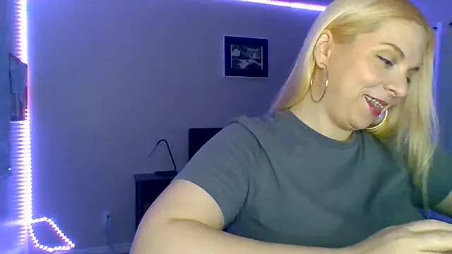 HappyIva online show from 12-16-25, 03:05