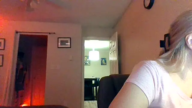HappyIva online show from 09-19-25, 06:50