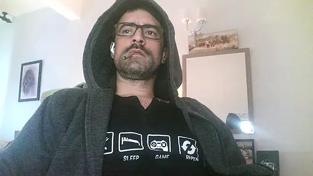 Snapshot of Patrickhound chatting on 02-05-25, 04:58 Patrickhound online show from 02-05-25, 04:58