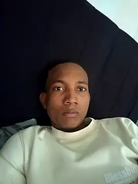 Snapshot of EmiroAndr3S chatting on 01-06-26, 06:45 EmiroAndr3S online show from 01-06-26, 06:45