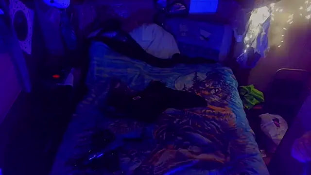 bluedragon0525 online show from 10-21-25, 08:36