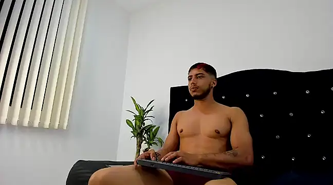 ryann bigcock  online show from 02-01-25, 02:58