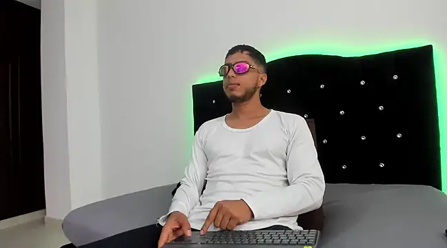 ryann bigcock  online show from 01-03-25, 12:40