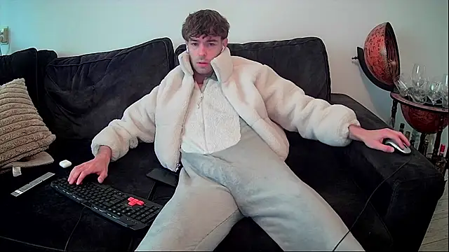 Snapshot of onesieboyx chatting on 11-21-25, 09:52 onesieboyx online show from 11-21-25, 09:52