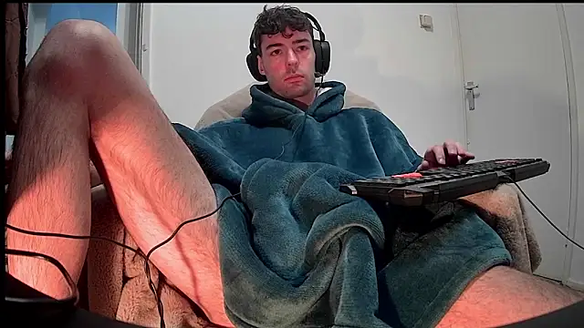 Snapshot of onesieboyx chatting on 01-03-25, 12:40 onesieboyx online show from 01-03-25, 12:40