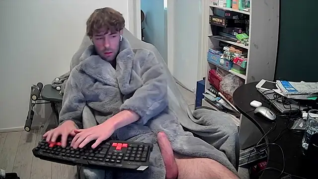 Snapshot of onesieboyx chatting on 12-05-25, 12:26 onesieboyx online show from 12-05-25, 12:26