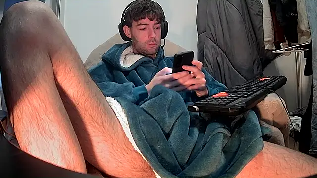 Snapshot of onesieboyx chatting on 01-20-25, 01:53 onesieboyx online show from 01-20-25, 01:53