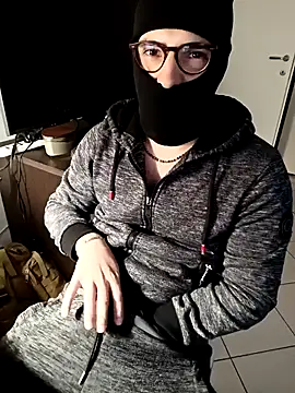 Snapshot of Mic9891 chatting on 01-04-25, 02:35 Mic9891 online show from 01-04-25, 02:35