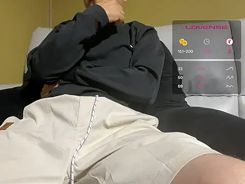 Snapshot of Ryo-j chatting on 06-09-26, 01:23 Ryo-j online show from 06-09-26, 01:23