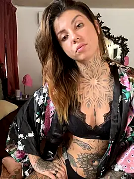 Izy cute  online show from 10-07-25, 08:43