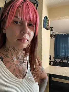 Izy cute  online show from 04-21-26, 07:09