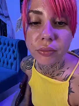 Izy cute  online show from 04-30-26, 01:45