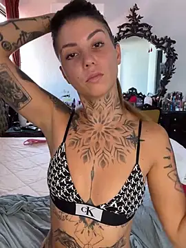 Izy cute  online show from 09-10-25, 06:18