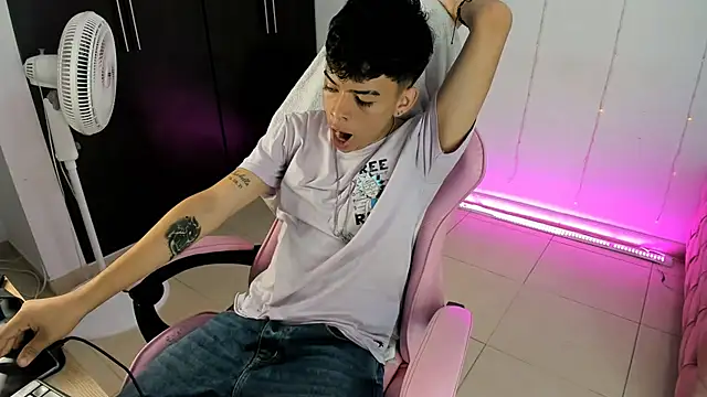 angelyoung18 online show from 01-31-25, 06:14