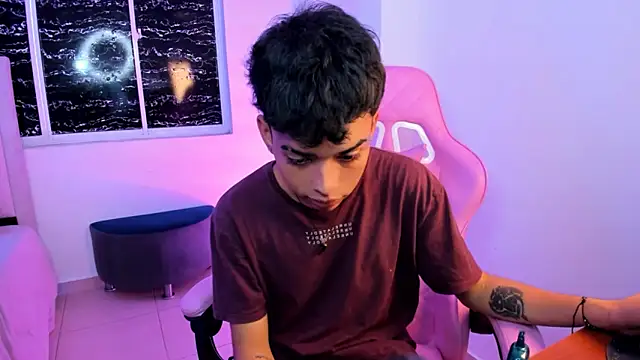 angelyoung18 online show from 03-01-25, 06:43