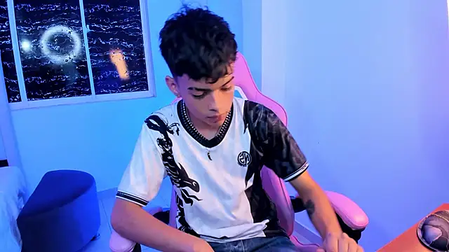 angelyoung18 online show from 02-21-25, 07:32