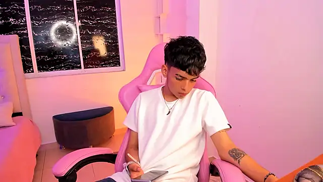 angelyoung18 online show from 02-25-25, 07:49