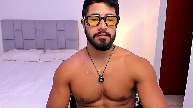 Santiago huntt online show from 04-18-26, 01:13