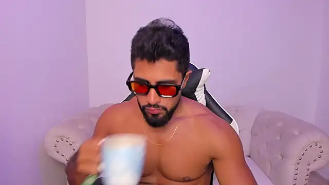 Santiago huntt online show from 03-12-26, 08:46