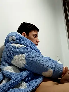 Snapshot of Mikeherz777 chatting on 11-17-25, 09:02 Mikeherz777 online show from 11-17-25, 09:02